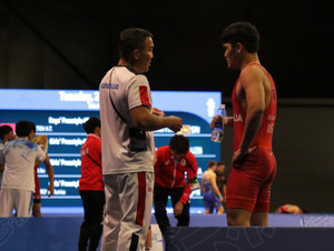 Бахрейн 2025: Чөлөөт бөхийн тамирчид тэмцээнээ эхлүүллээ